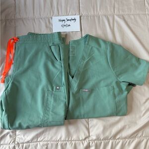 FIGS Scrubs Set - Jade